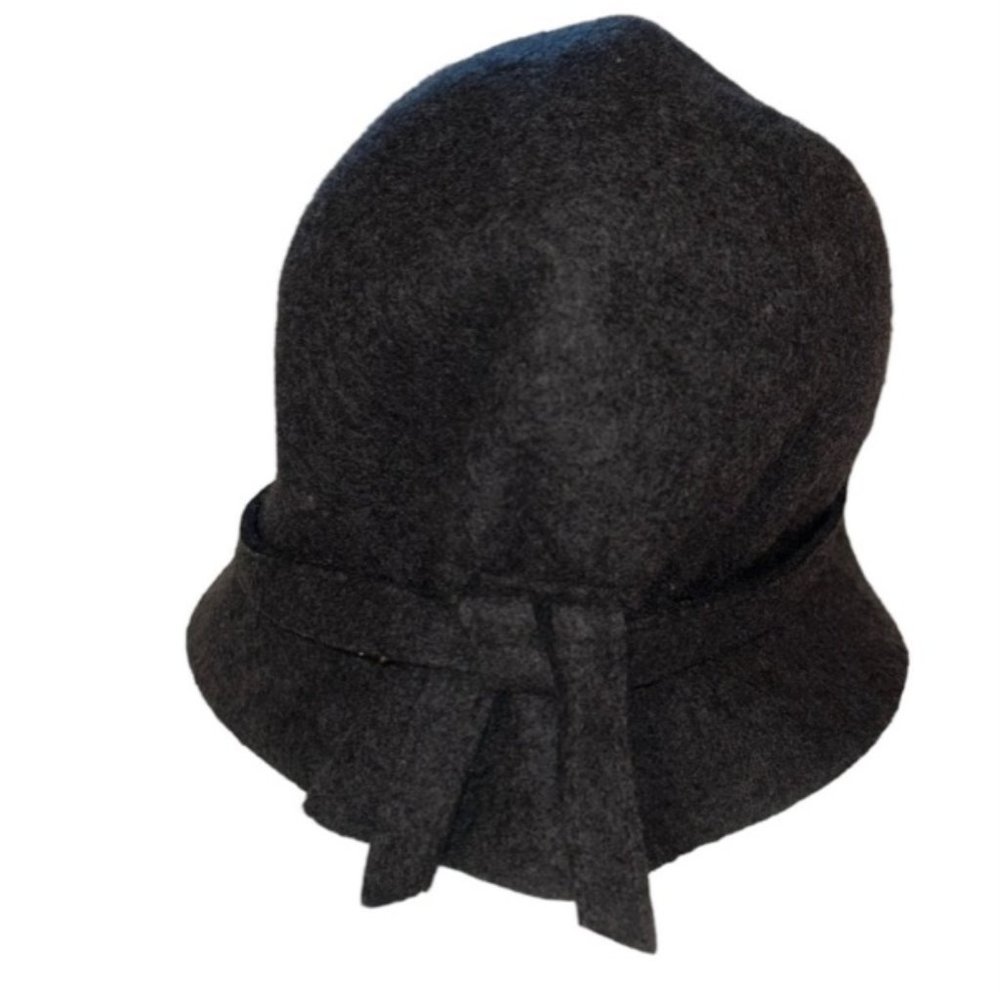 Banana Republic Charcoal gray wool gorgeous Cloche Hat S/M 8" across